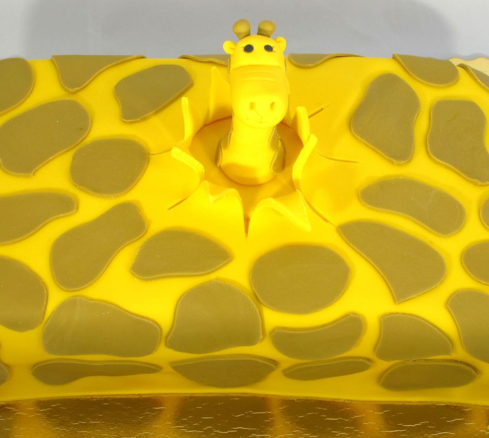 852